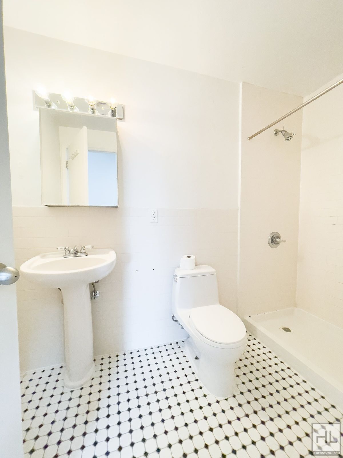 Building Photo - MELROSE STREET / Bushwick 3 Bed