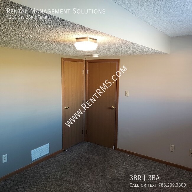 Building Photo - 4218 SW 33rd Terrace