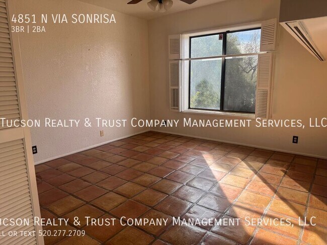 Building Photo - 4851 Vía Sonrisa