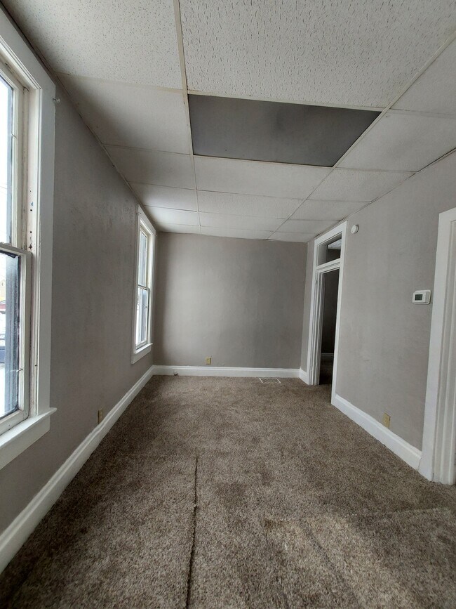 Building Photo - 242 W Main St