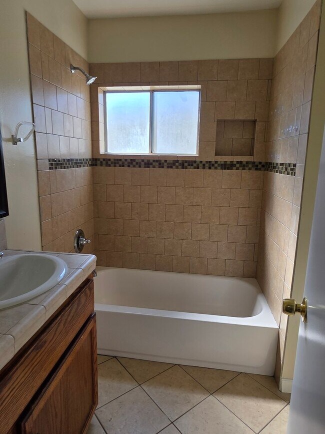 Building Photo - 505 33rd St