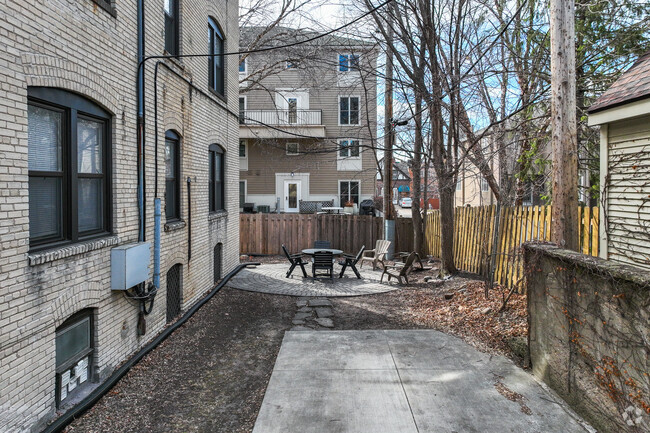 Outdoor Patio - 1810/12 Bryant Ave S