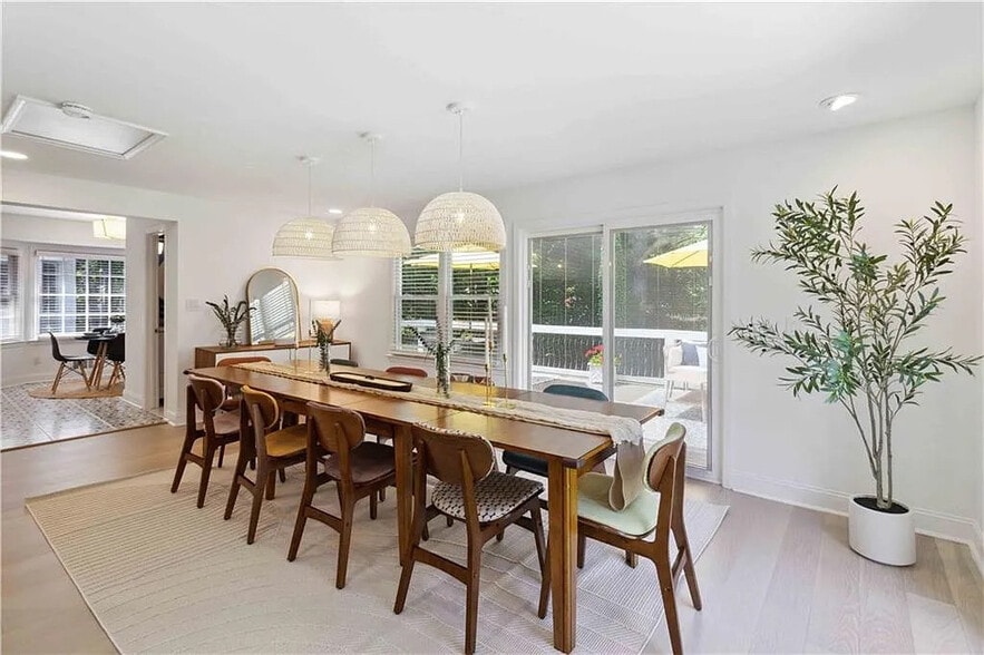 Building Photo - Room in Single Family Home on Glenwhite Dr