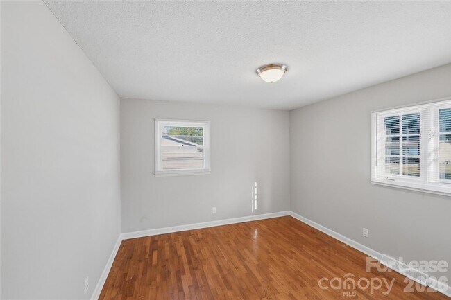 Building Photo - 1019 Carmel Dr