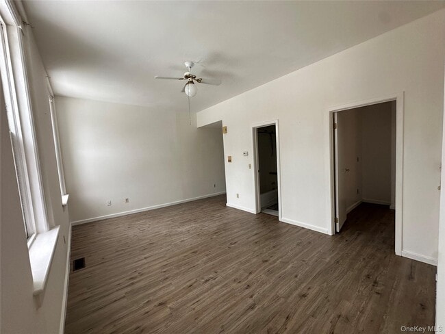 Building Photo - 165 Ulster Ave