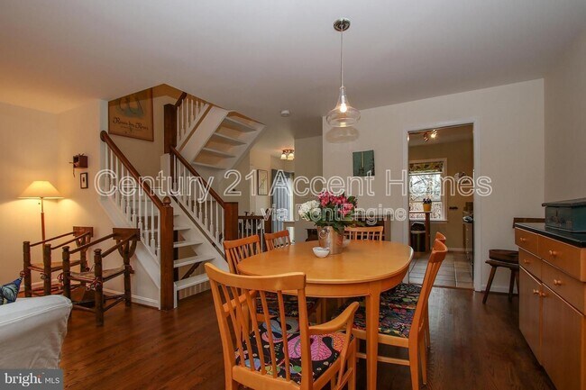 Building Photo - 3009 20th Ct S