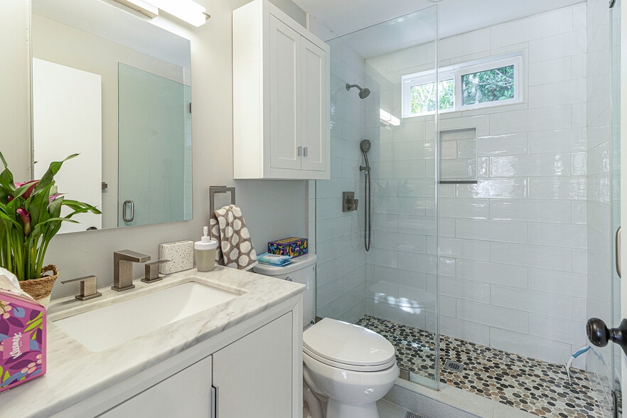 9114 W. 24th St. Guest House modern bathroom - 9116 W 24th St