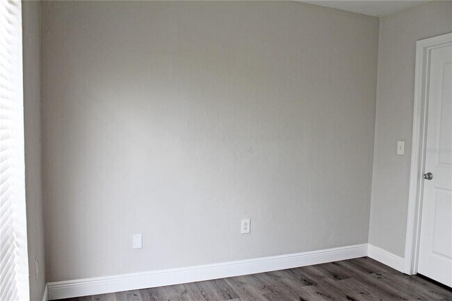 Building Photo - 1836 N Crystal Lake Dr