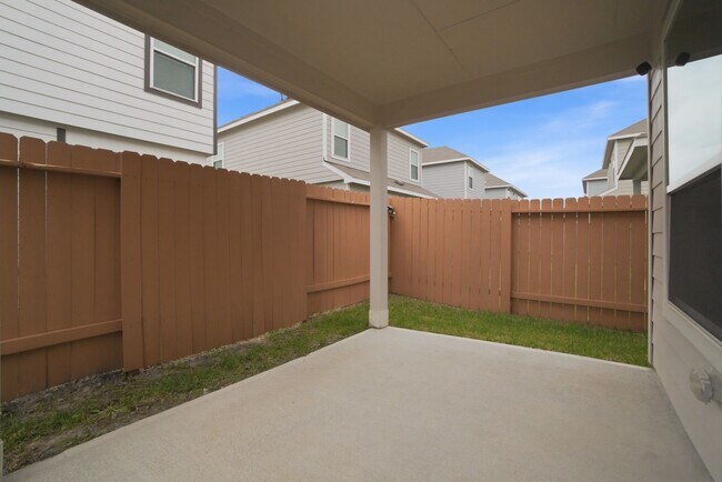 Building Photo - 22210 Great Royal Ln