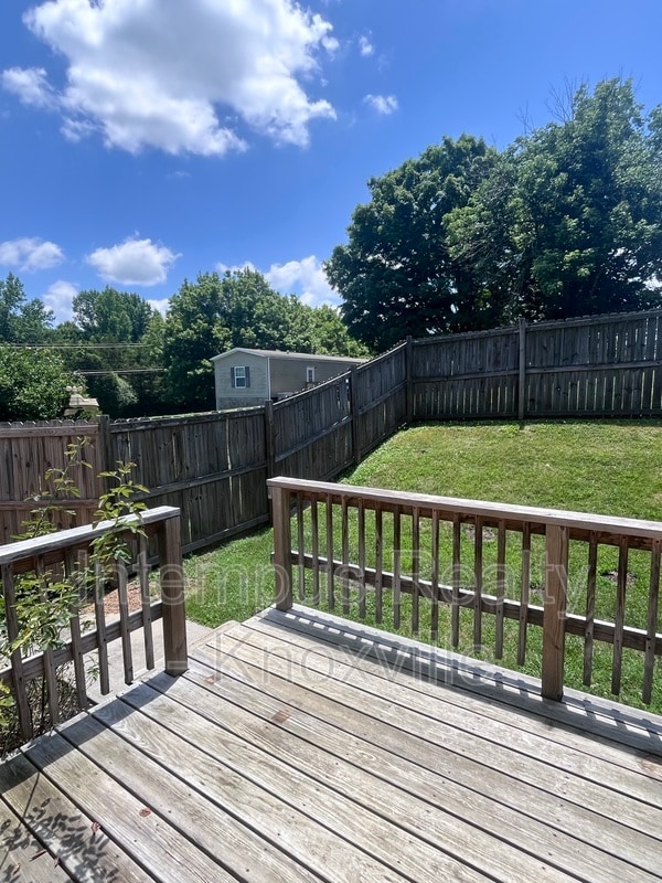 Building Photo - 7728 Chapel Bend Dr