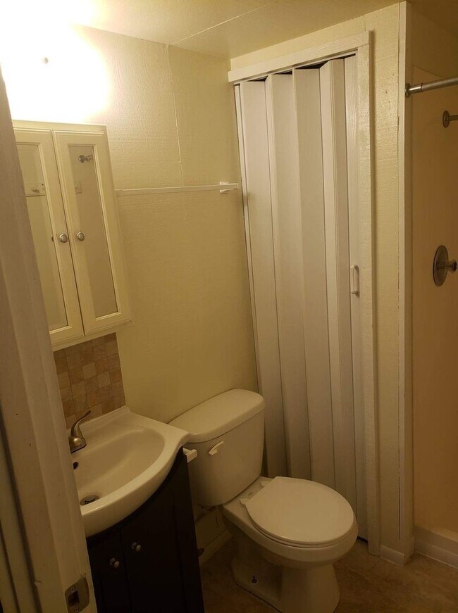 Building Photo - Move in Ready 1 Bed/1Bath in Clearwood with detached 2 car garage!