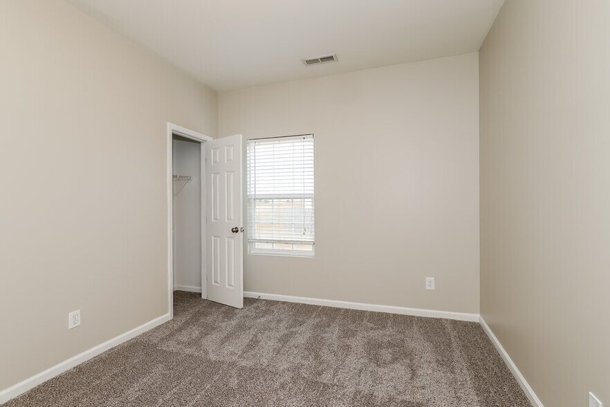 Building Photo - 2 Red Brush Ct