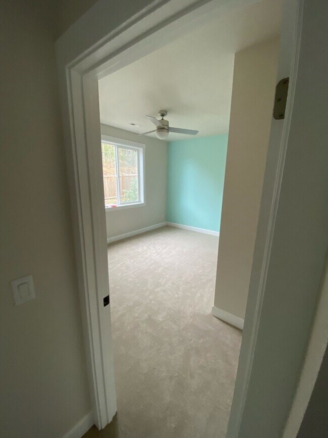 Building Photo - 22320 SE 43rd Pl