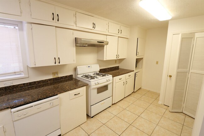 Building Photo - 5231 Beechnut St