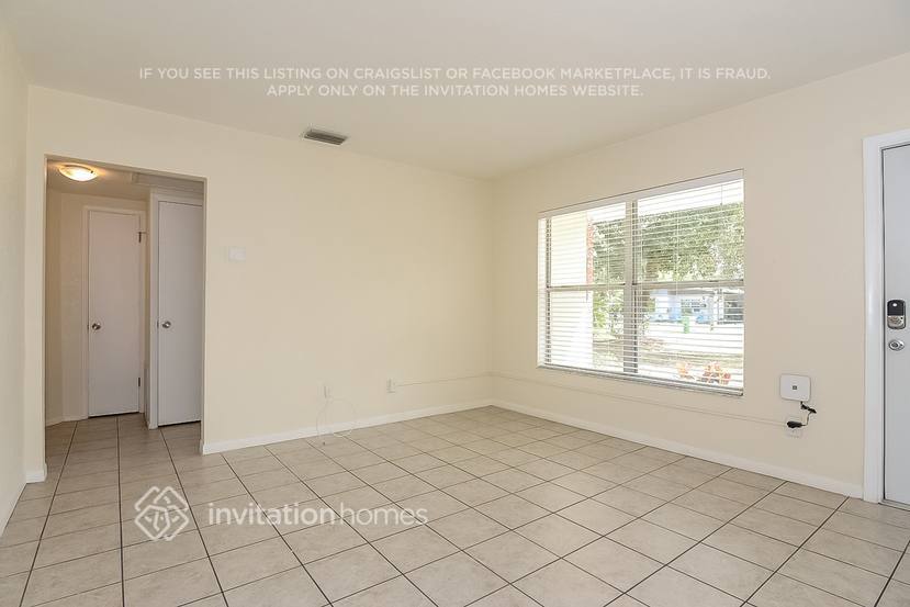 Building Photo - 2160 Riviera Dr