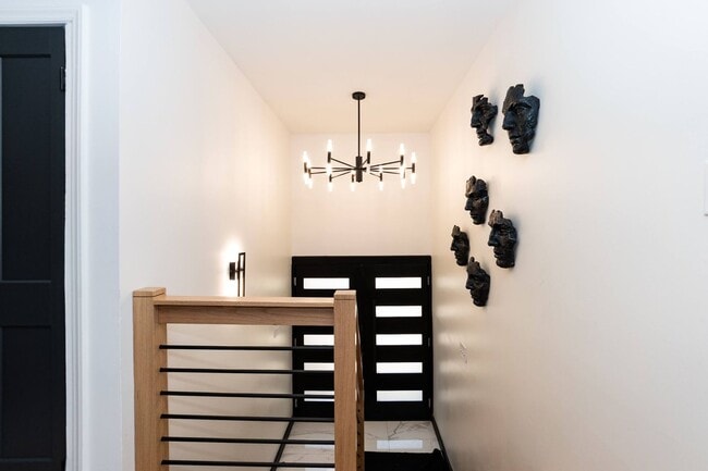 Building Photo - Ultra Modern Three Bedroom Home!