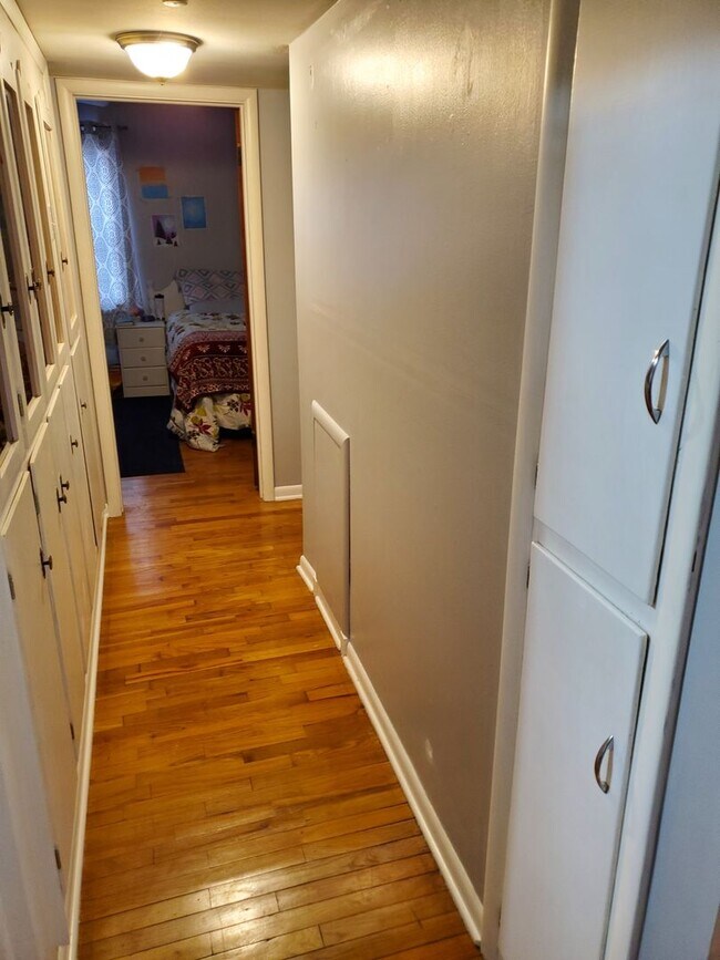 Building Photo - Immaculate 3BR home near parks and trails, eateries and quick highway access