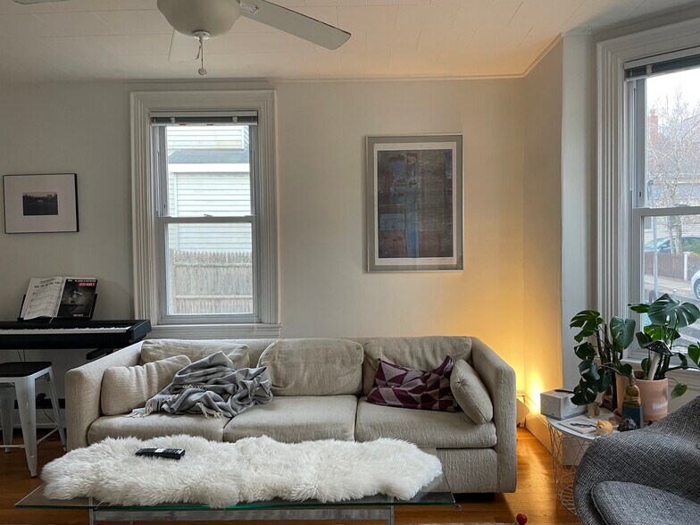 Building Photo - 17 Holworthy Pl