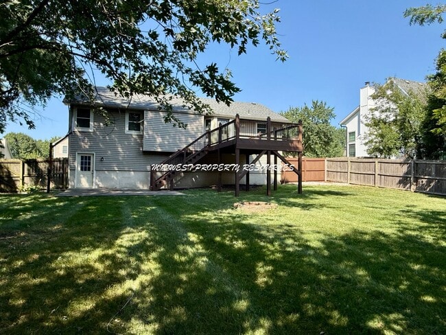 Building Photo - 719 S Park Dr