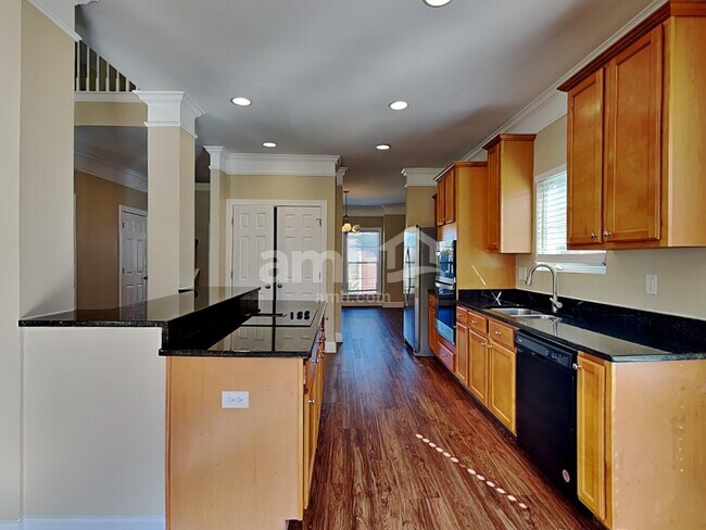 Building Photo - 116 Lake Point Ct