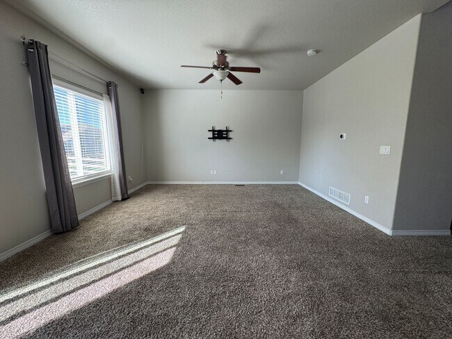 Building Photo - Beautiful 4 Bed, 3 Bath Home – Modern Upgrades, Spacious Backyard & Prime Location