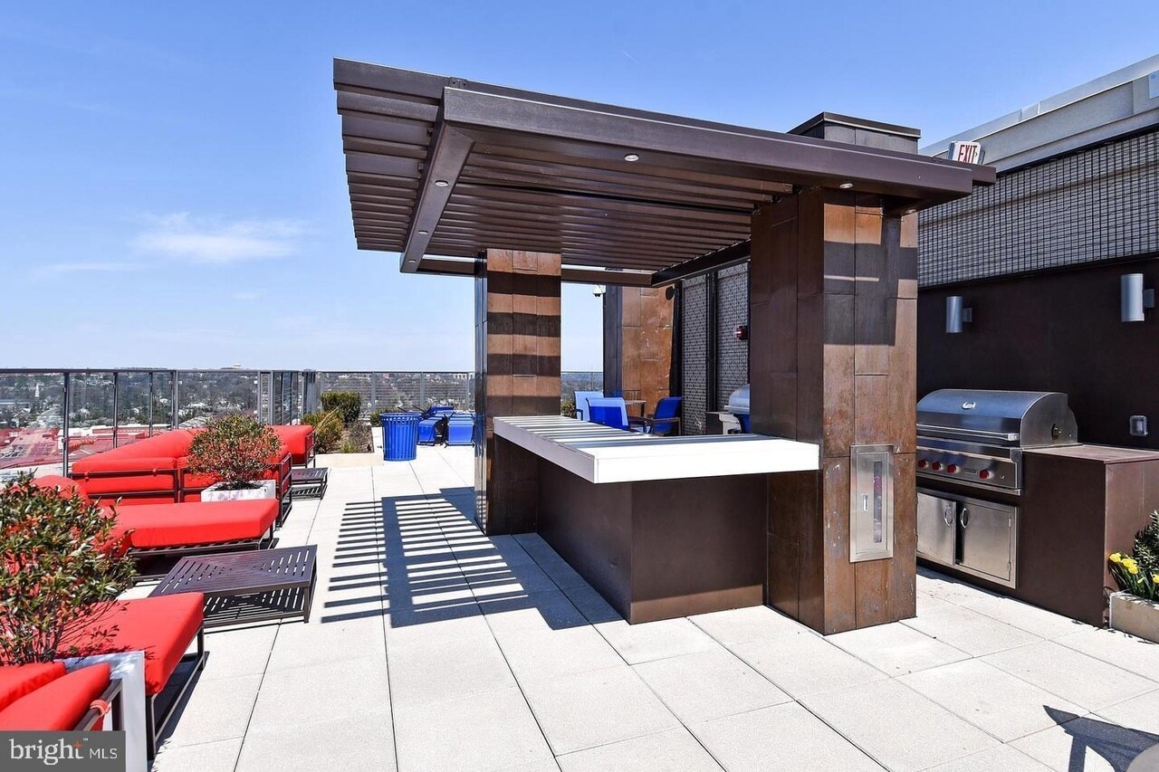 Building Photo - 851 N Glebe Rd