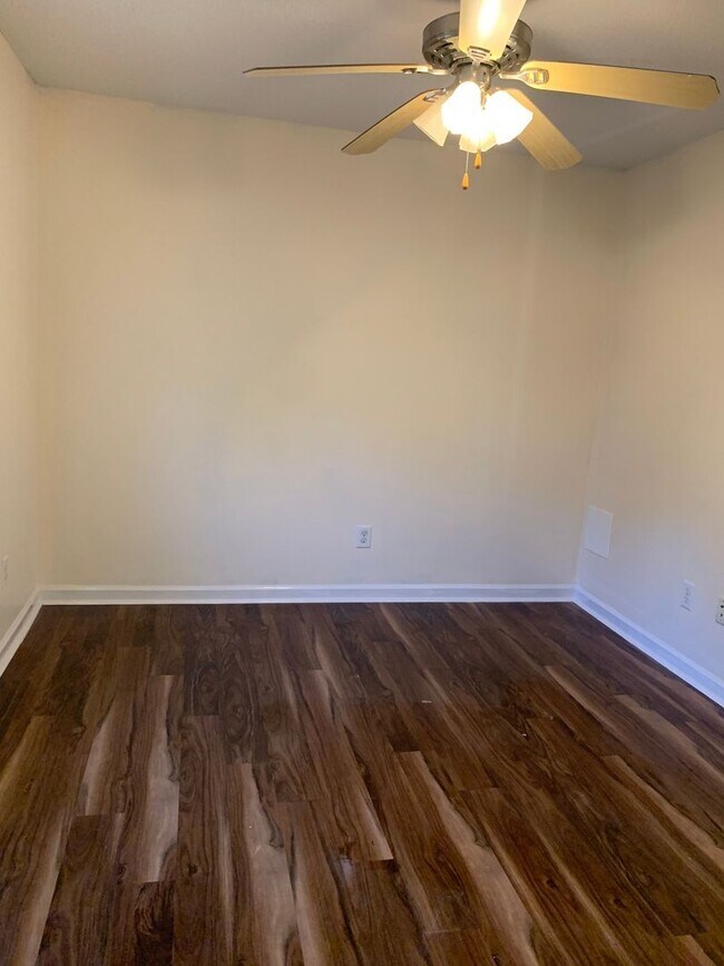Building Photo - Charming 4BR House in Hampton