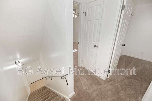 Building Photo - 547 Rodeo Ave