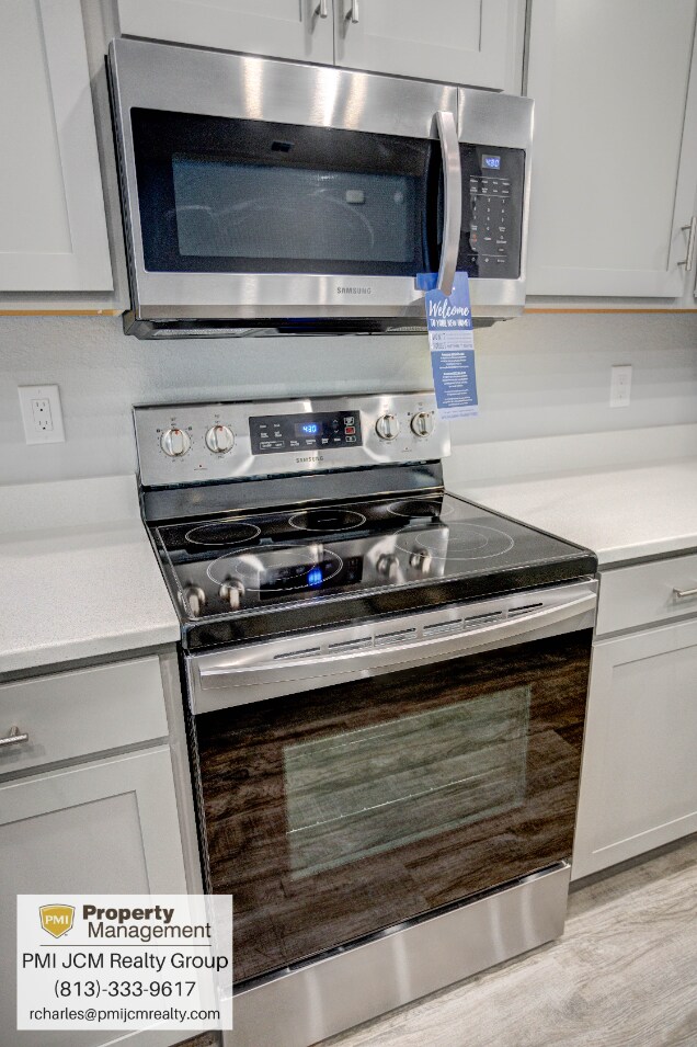 Building Photo - "Discover Your Dream Home: Spacious 4-Bedr...