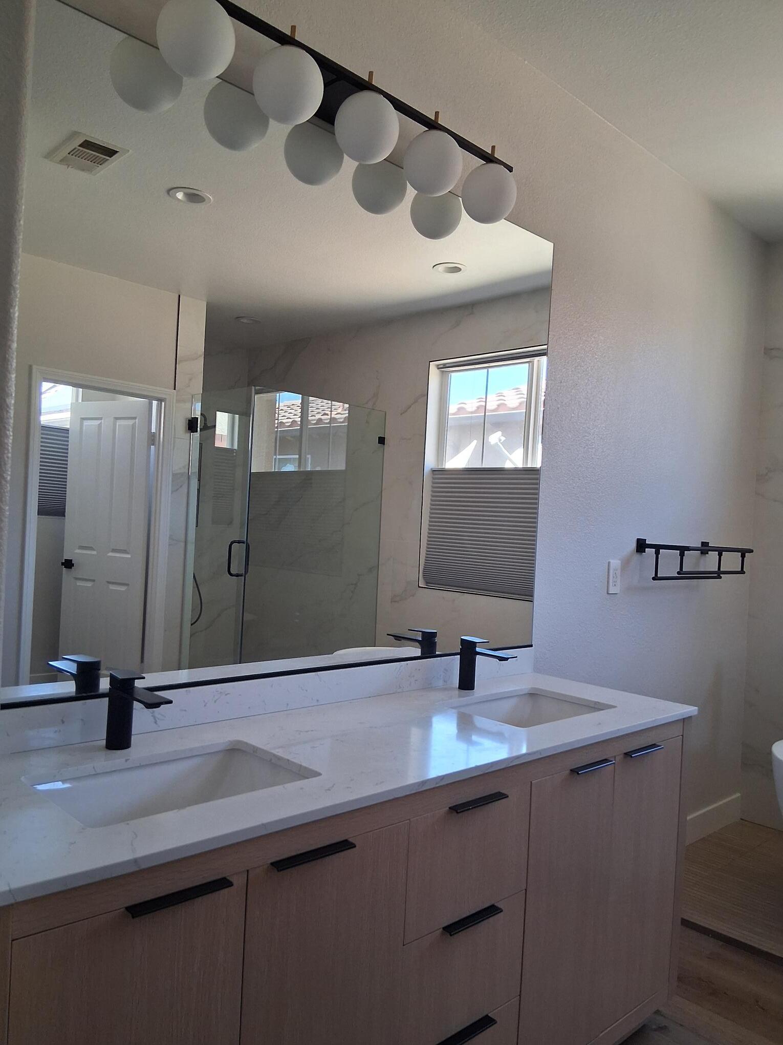 Building Photo - 9204 S Nobel Way