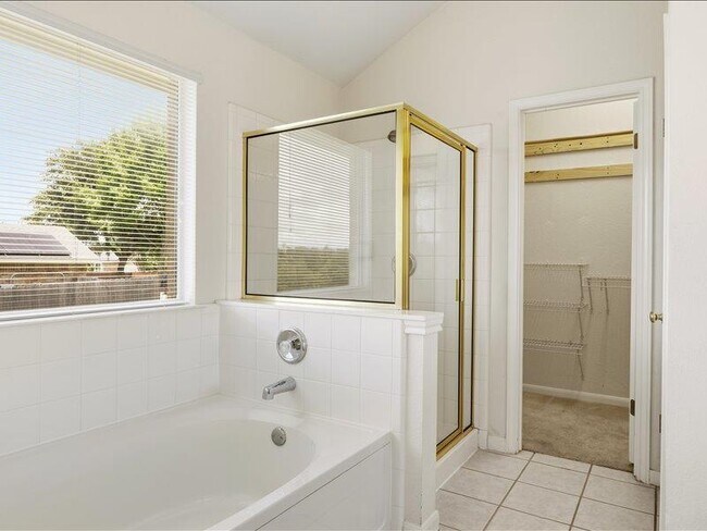 Building Photo - 1500 Ashberry Trail