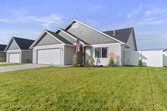 Building Photo - 3813 N Pradera Ct