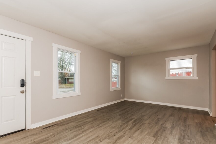 Building Photo - 3921 Palmerston Ave