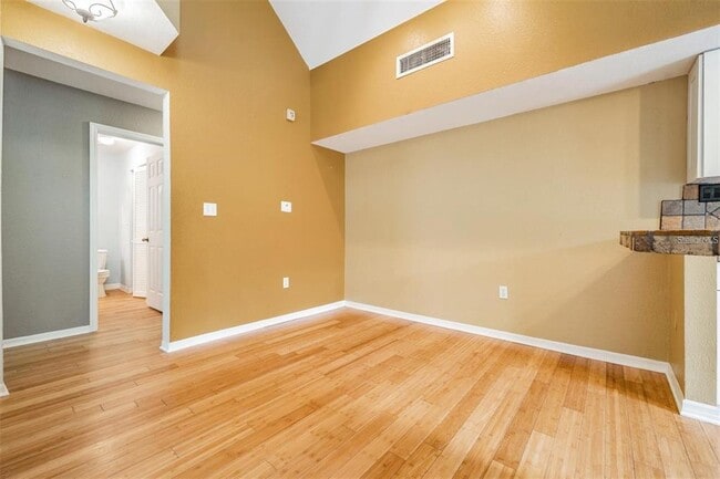 Building Photo - 9156 Lake Chase Island Way