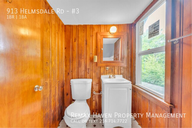 Building Photo - 913 Helmsdale Rd