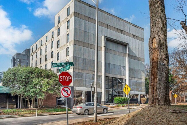 Building Photo - 11 Music Square E