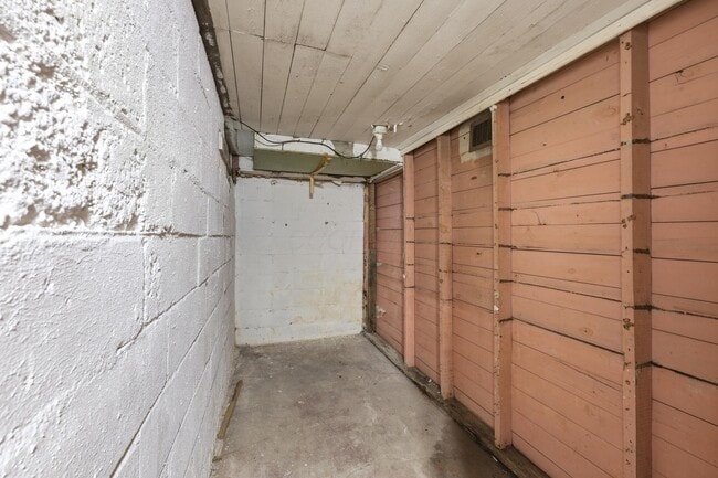 Building Photo - 1452 Summit St