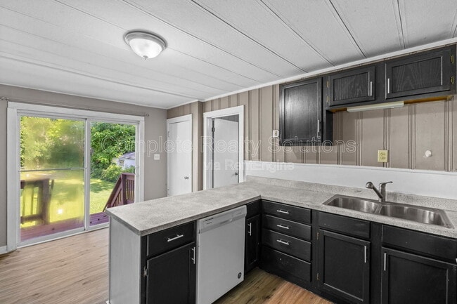 Building Photo - 2724 Pasteur Ave