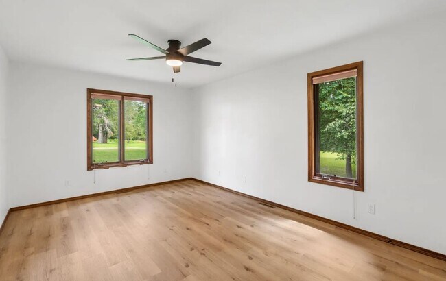 Building Photo - Lake House Rental