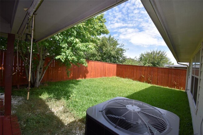 Building Photo - 10942 Heather Trail Dr