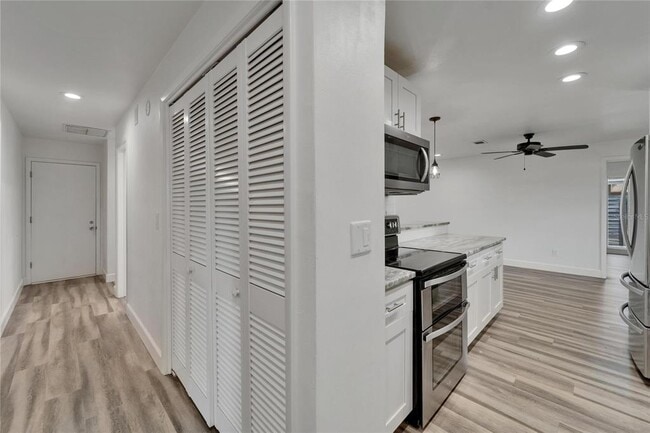 Building Photo - 2552 Bramblewood Dr W