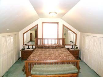 Upper level master bedroom. - 2261 Scudder Street
