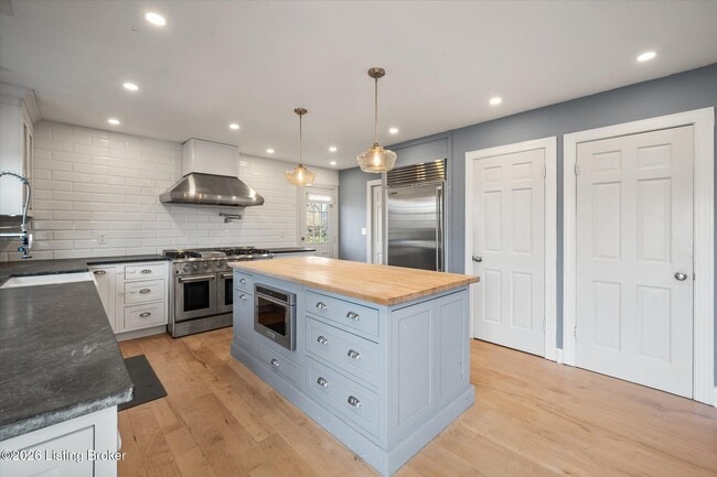 Building Photo - 7008 Foxcroft Pl