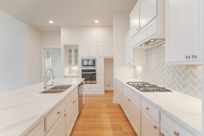 Building Photo - 28156 Graywood Dr