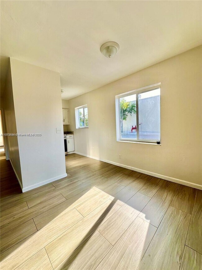 Building Photo - 1821 N 17th Ct