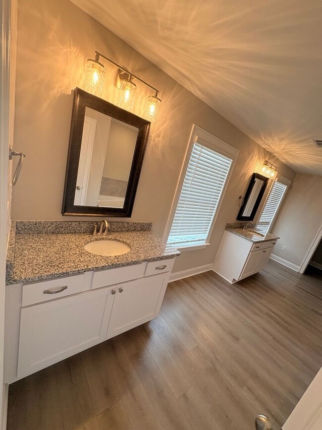 Building Photo - 108 Alva Ct