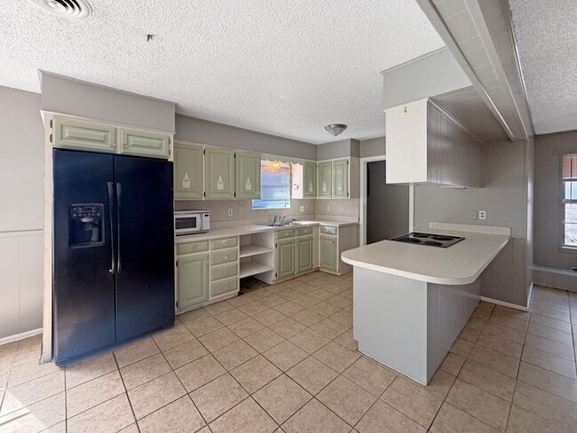 Building Photo - 801 W Cochiti Ave