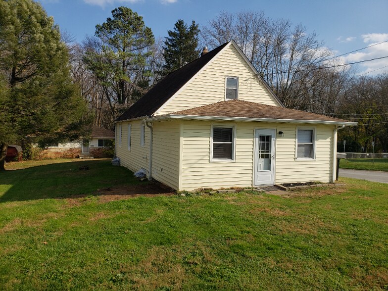 Building Photo - 701 Hillside Ave