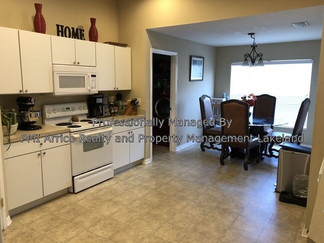 Building Photo - South Lakeland 3 Bedroom with Bonus