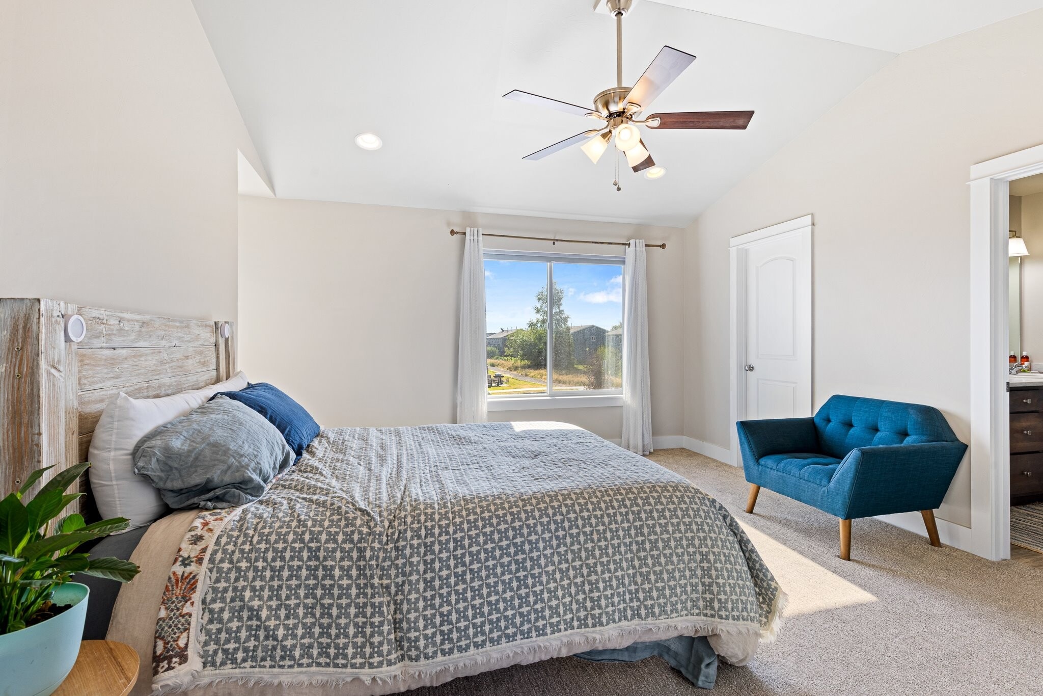 Building Photo - 201 13th St